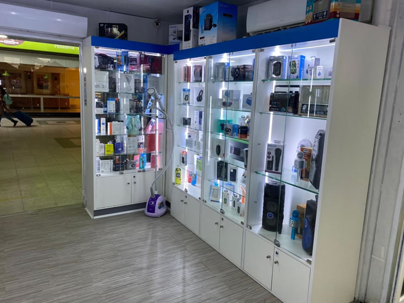 Diseño, fabricación e Instalación de vitrinas